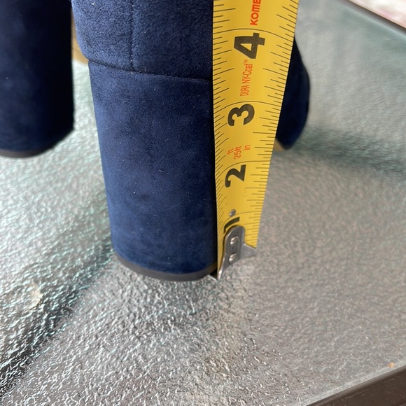 Suede block heeled Bella Vita pumps in EUC - Picture 9 of 9